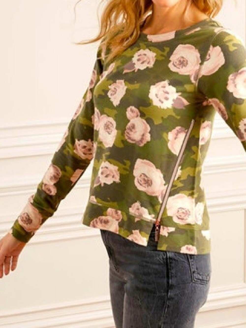 Stella & Dot Camo Floral Zipper Accent Pullover Top Sz Med
